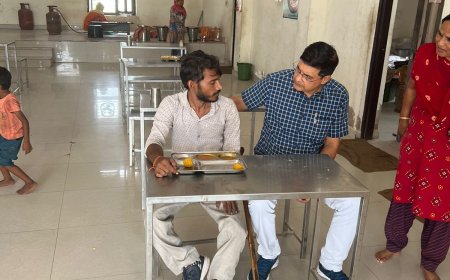 अतिरिक्त जिला कलक्टर ने लाभार्थियों को इंदिरा रसोई में कराया निःशुल्क भोजन: कोई भूखा ना सोए कि संकल्पना हेतु एक अनूठी पहल