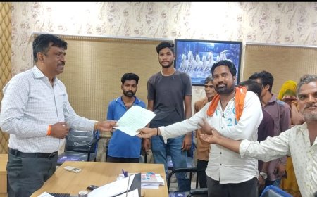 सफाईकर्मियों को 4 महीने से नही मिला भुगतान: वाल्मीकि समाज ने सौंपा विकास अधिकारी को ज्ञापन