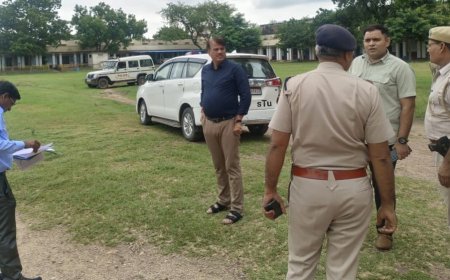 डीएम व एसपी ने आगामी विधानसभा चुनावों के मद्देनजर पोलिंग बूथो पर जाकर जाने हाल