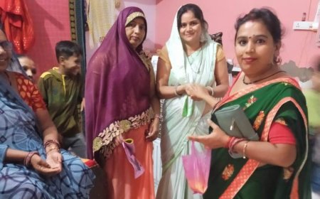 महिला अध्यक्ष ने घर-घर बाटे पीले चावल
