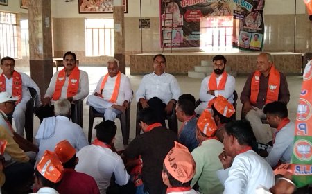 भाजपा परिवर्तन यात्रा को लेकर के पुरुषोत्तम दास मंदिर के अंदर हुआ मीटिंग का आयोजन