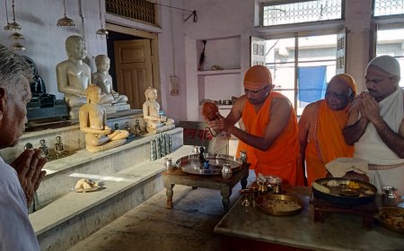 जैन मंदिर में अभिषेक के बाद हुआ पूजन, उत्तम क्षमा के लिए की गई प्रार्थना