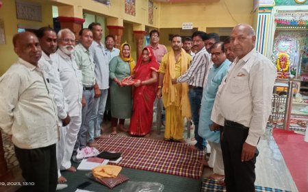 गणेश चतुर्थी पर पुजारी परिवार का किया सम्मान