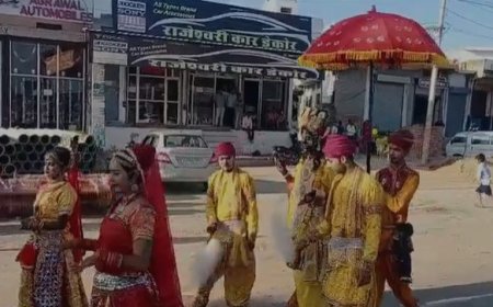 गणेश भक्त मंडल के महुआ के तत्वाधान में गणेश चतुर्थी महोत्सव पर  हाथी सहित निकली दो दर्जन जीवंत झांकियां