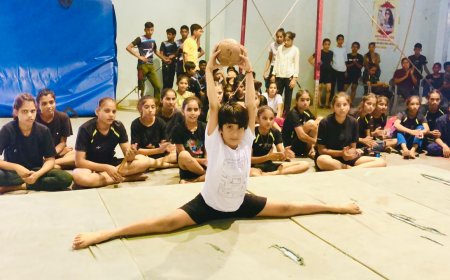 रिद्दमिक़ जिम्नास्टिक में छात्राओं ने दिखाया दम