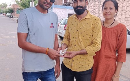 ईमानदारी का दिया परिचय खोया पर्स लौटाया: पर्स में रखे थे 2 तोला सोने के जेवर