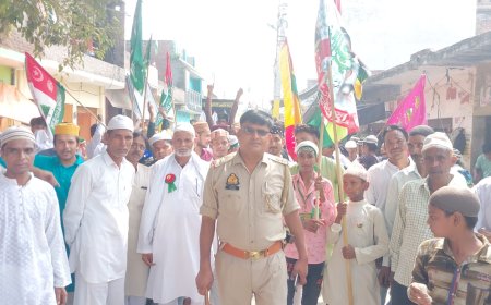 पुलिस की मौजदूगी में बारावफात का निकला जुलूस