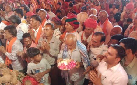 भागवत कथा के समापन पर 351  गांवो की प्रभातफेरियों से गांव में निकाली शोभायात्रा, संतों को दी विदाई