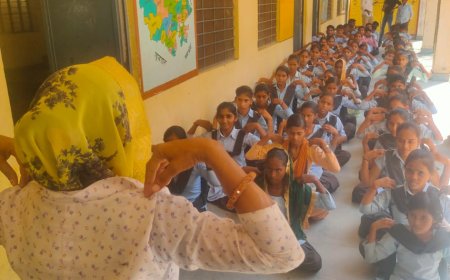 पतंजलि महिला जिला प्रभारी गीता शर्मा ने कराया विद्यालय में योग