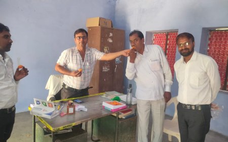 पदनाम परिवर्तन पर कर्मचारियों ने जताया आभार, बांटी मिठाइयां