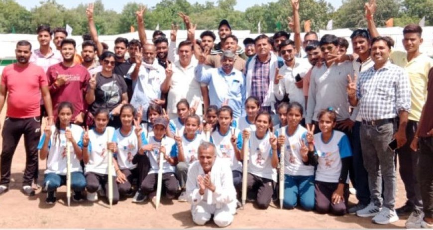 महिला टेनिस क्रिकेट टूर्नामेंट में जातपुर की टीम ने प्रथम स्थान प्राप्त किया
