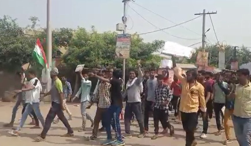 युवा पीढ़ी ने रामगढ़ कस्बे में खेल मैदान की मांग को लेकर रैली निकाल कर ज्ञापन सौपा