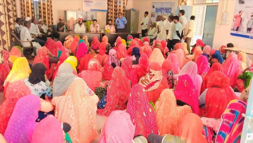 वित्तीय और डिजिटल साक्षरता शिविर आयोजित कर ग्रामीणों को किया जागरूक