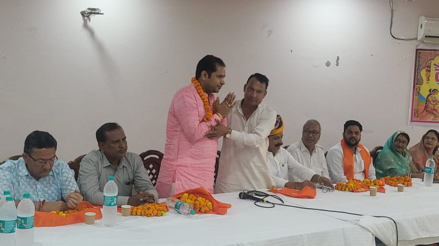 17 सितंबर को जयपुर में आयोजित वैश्य समाज सम्मेलन को लेकर महुआ वैश्य समाज की हुई बैठक