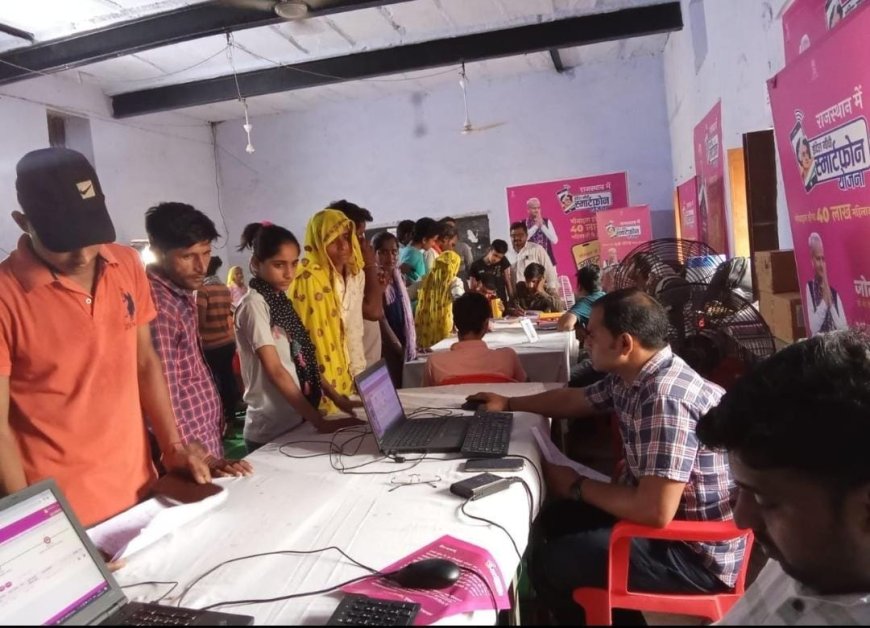 इन्दिरा गांधी स्मार्टफोन वितरण कार्यक्रम का रखा गया है तीन दिन का अवकाश