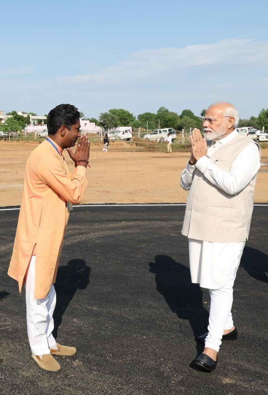 एडवोकेट खेमचन्द शर्मा ने पीएम नरेन्द्र मोदी से मिलकर बहड़को पंचायत को प्रधानमंत्री सांसद ग्राम योजना के तहत गोद लेने पर आभार किया प्रकट