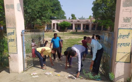 बालिका विद्यालय में श्रमदान करके स्वच्छता पखवाड़े का शुभारंभ।