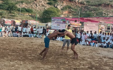 पचरलगी में महिला एवं पुरुष पहलवानों ने कुश्ती दंगल में दिखाए दावपेच