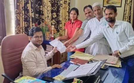 रैणी नगरपालिका पार्षदो ने शहरी नियमानुसार इन्दिरा गांधी स्मार्टफोन वितरण कराने बाबत रैणी एसडीओ को सौपा ज्ञापन