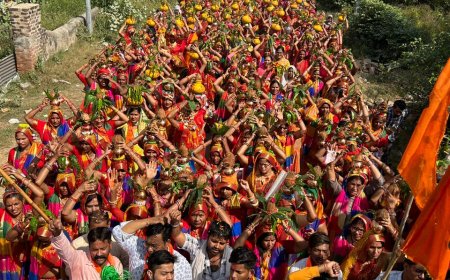 कस्बे में निकाली गई कलश शोभायात्रा भगवान राम बागलेश्वर धाम के जयकारों से गूंजा रामगढ़