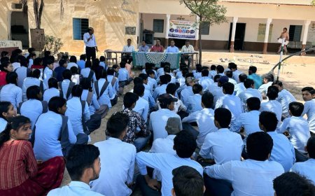 स्वीप टीम स्कूलों सहित बूथों पर मतदान की दे रही है जानकारी, मतदान के प्रति आमजन को किया जा रहा है जागरूक