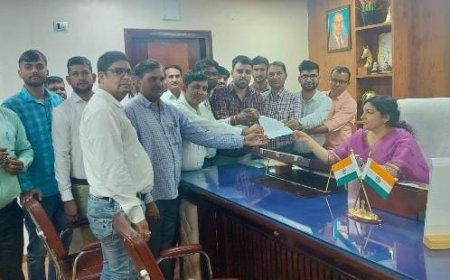 निदेशालय गठन का विरोध: मंत्रालयिक कर्मचारियों ने जिला कलेक्टर को सौंपा ज्ञापन, बोले- कार्य होंगे प्रभावित