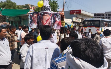 मुख्यमंत्री के खिलाफ बयान देने वाले बर्खास्त मंत्री राजेंद्र गुढा के खिलाफ कांग्रेस कार्यकर्ताओं में फूटा आक्रोश