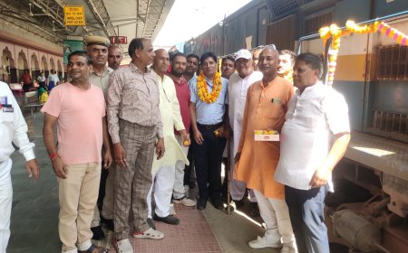 कैप्टन राम निवास ताखर, डॉ जवाहर सिंह व भूतपूर्व सैनिक के संघर्ष की बदौलत नीमकाथाना को दो दिन में मिली दूसरी ट्रेन की सौगात