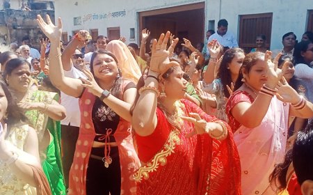 जैन धर्म का पर्यूषण पर्व समाप्ति पर निकली भगवान महावीर जी की शोभा यात्रा,  श्रद्धालुओं के साथ थिरकते दिखी विधायक प्रीति शक्तावत