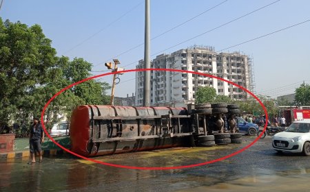 ड्राइवर की लापरवाही से पलट गया 30 टन रिफाइंड घी से भरा टैंकर : लोग ड्रम और बाल्टी लेकर पहुंचे
