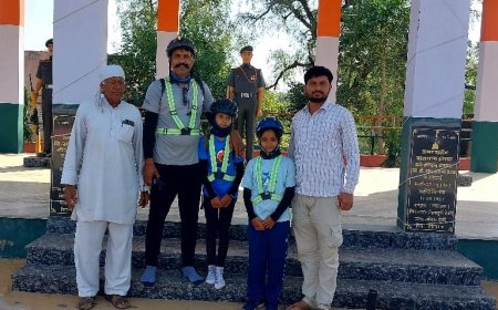 शहीद स्मारक पोसाना पर साइकिल यात्रा पर निकली बेटियों का किया सम्मान