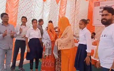 बाल विवाह मुक्त भारत अभियान की प्रथम वर्षगांठ तथा बाल विवाह रोकथाम जागरूकता अभियान समारोह में महिलाओं का किया सम्मान