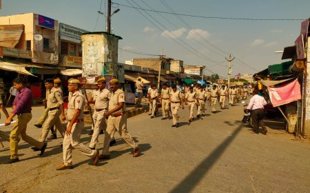 लक्ष्मणगढ़ क्षेत्र में शांति व्यवस्था बनाए रखने के लिए पुलिस ने निकाला फ्लैग मार्च