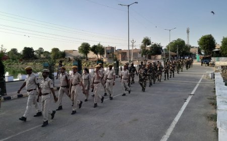 चुनाव की तैयारी में अलर्ट मोड़ पर प्रशासन बीएसएफ फोर्स ने किया फ्लैग मार्च