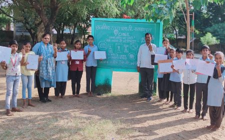 स्कूली बालिकाओं ने सि-विजिएल एप आचार संहिता का प्रहरी पोस्टर प्रतियोगिता आयोजित कर जागरूकता का दिया संदेश
