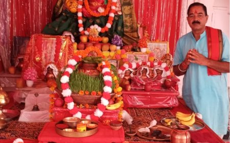 दुर्गा पूजा महोत्सव में सातवे दिन  गुड़ा मे चल रहा मां कालरात्रि का पूजन