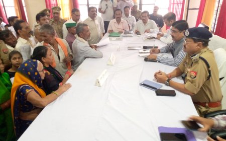 दातागंज संपूर्ण समाधान दिवस में डीएम, एसएसपी ने सुनी जन समस्याएं