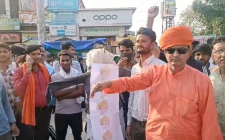 टिकट नहीं मिलने पर दावेदारों ने जताया आक्रोश  फूंका  पुतला