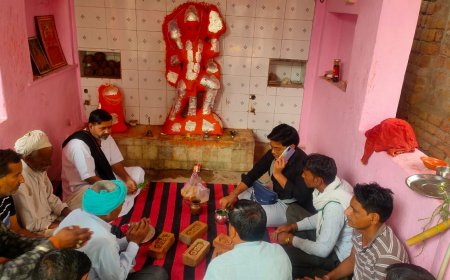 लक्ष्मणगढ़ में शिखर शिलान्यास में पहुंचे रामकथा वाचक बनवारी बापू