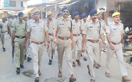 निष्पक्ष एवं भय  मुक्त मतदान को लेकर सीआरपी, पुलिस व प्रशासन ने निकाला फ्लैग मार्च