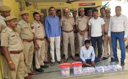 महुआ के  श्री दिगंबर जैन मंदिर में हुई चोरी का पुलिस ने किया खुलासा   चोर सहित माल बरामद