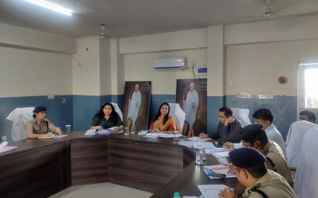 स्वतंत्र, निष्पक्ष व शांतिपूर्ण चुनाव के लिए अधिकारी प्रो-एक्टिव होकर कार्य करें - संभागीय आयुक्त
