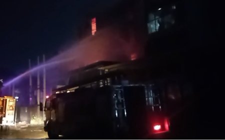 भिवाड़ी मे फूलबाग मे स्थित गत्ते की फैक्ट्री मे लगी भीषण आग: रैग्जीन की कंपनी भी आग की चपेट में