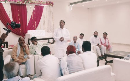 रामगढ़ कांग्रेस प्रत्याशी पूर्व विधायक जुबेर खान ने ली कांग्रेस कार्यकर्ताओं की बैठक