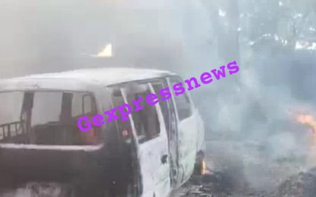 गोविंदगढ़ में सडक पर चलती इको गाड़ी में लगी आग: बड़ा हादसा टला