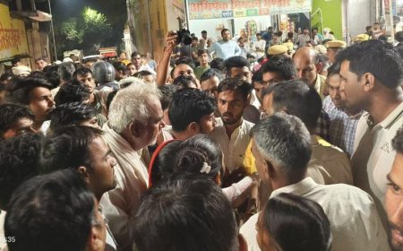 ट्रेलर की टक्कर से बाईक चालक गंभीर घायल:  गुस्सायें लोगों ने लगाया कोटपूतली-नीमकाथाना स्टेट हाईवे के डाबला रोड़ पर जाम