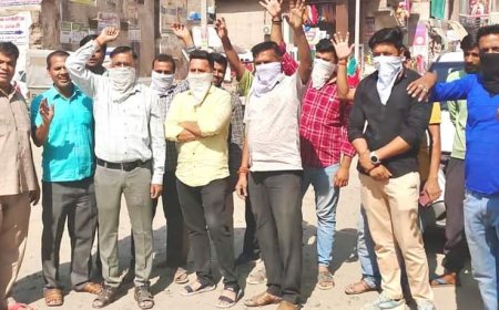 मुख्य बाजारों में धूल के उड़ते गुबार से व्यापारियों व आमजन को भारी परेशानी: सडक़ निर्माण होने तक प्रतिदिन दिन में तीन बार पानी का छीडक़ाव करवाने की मांग