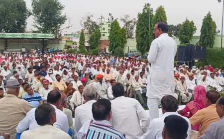 ओमप्रकाश हुडला को कांग्रेस के टिकट देने के  विरोध में कांग्रेस पार्टी कार्यकर्ताओं ने सभा में टिकट देने का जताया विरोध