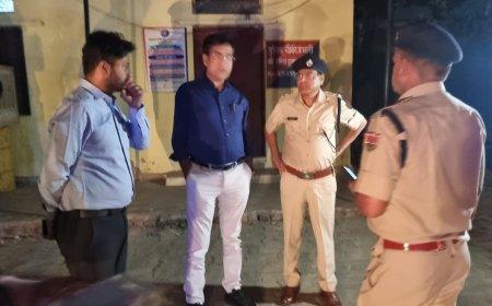 आदर्श आचार संहिता की अनुपालना में जिला कलेक्टर तथा जिला पुलिस अधीक्षक ने किया देर रात भ्रमण