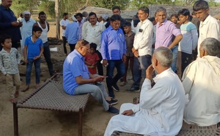आग से कच्चा घर जलकर राख, 3 मवेशी की मौत, पीड़ित परिवार को ढांढस बंधाने पहुंचे पूर्व मंत्री डॉ.रोहिताश शर्मा